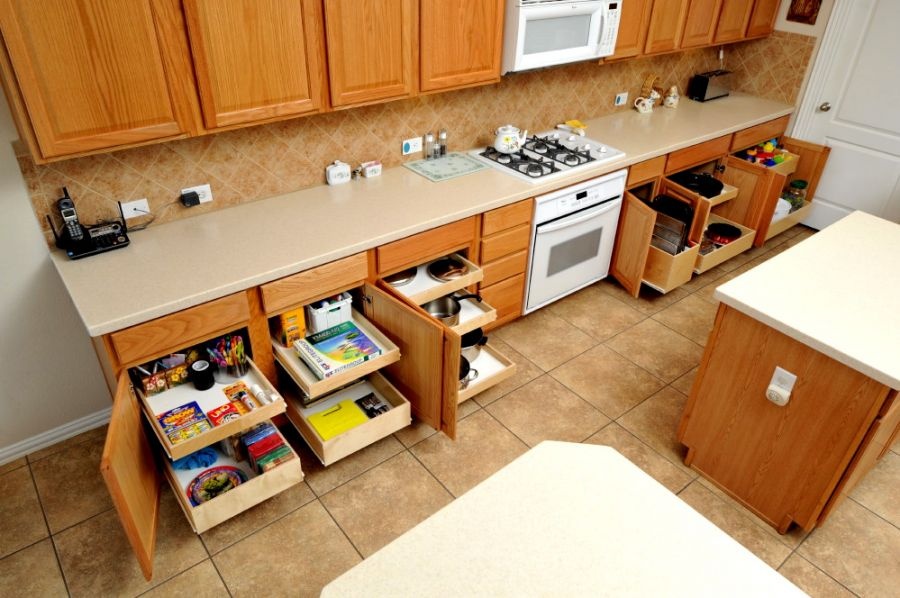 Kitchen Design Ideas - Pull-Out Drawers In Kitchen Cabinets